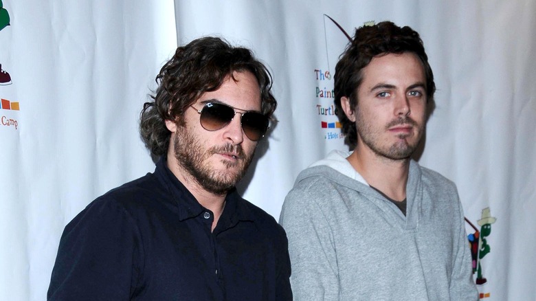 Joaquin Phoenix and Casey Affleck posing