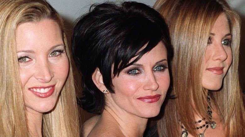 Lisa Kudrow, Courteney Cox, and Jennifer Aniston on the red carpet