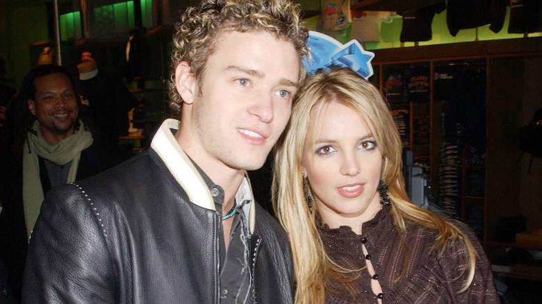 Justin Timberlake and Britney Spears posing