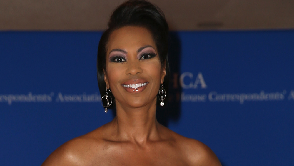 Harris Faulkner posing on the White House Correspondents Dinner red carpet