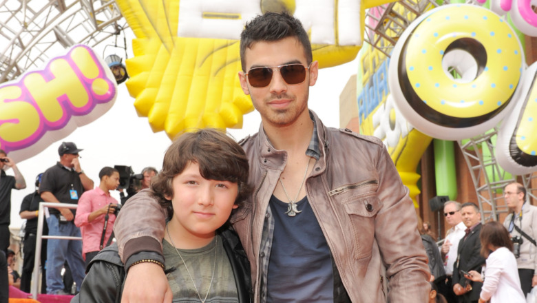 Joe Jonas and Frankie Jonas 