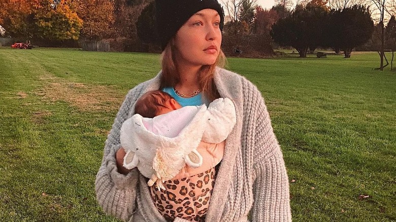 Gigi Hadid with her newborn daughter