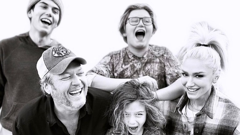 Blake Shelton, Gwen Stefani, and kids pose for a family pic