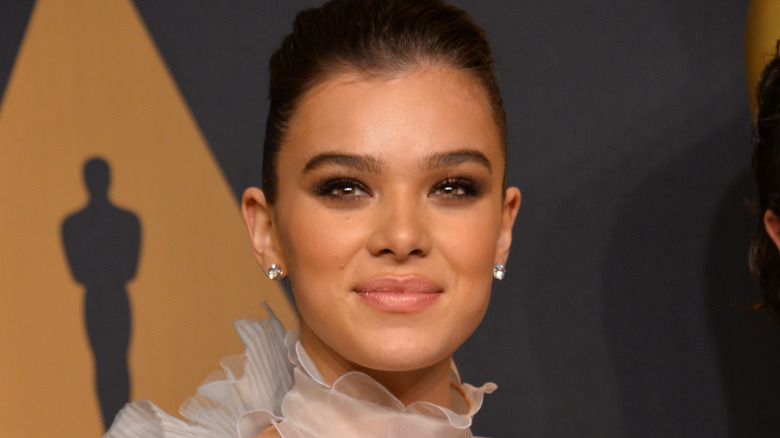 Hailee Steinfeld brown hair in bun