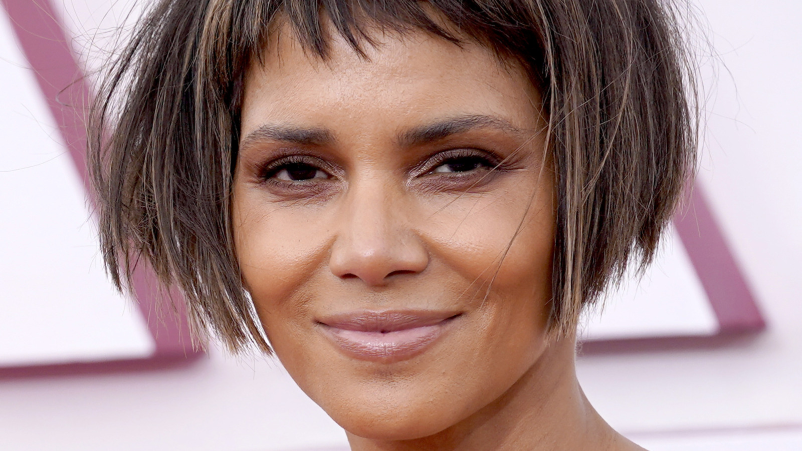 Why Halle Berry S Oscars Look Is Being Ripped To Shreds