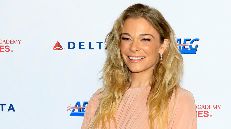 LeAnn Rimes smiling