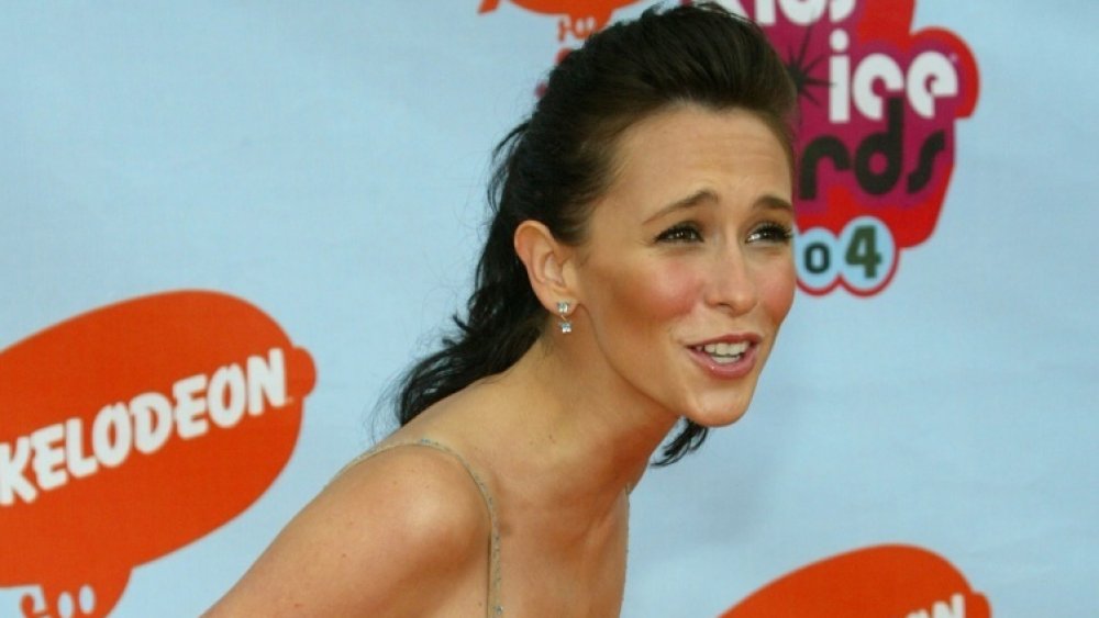 Jennifer Love Hewitt talking on a red carpet