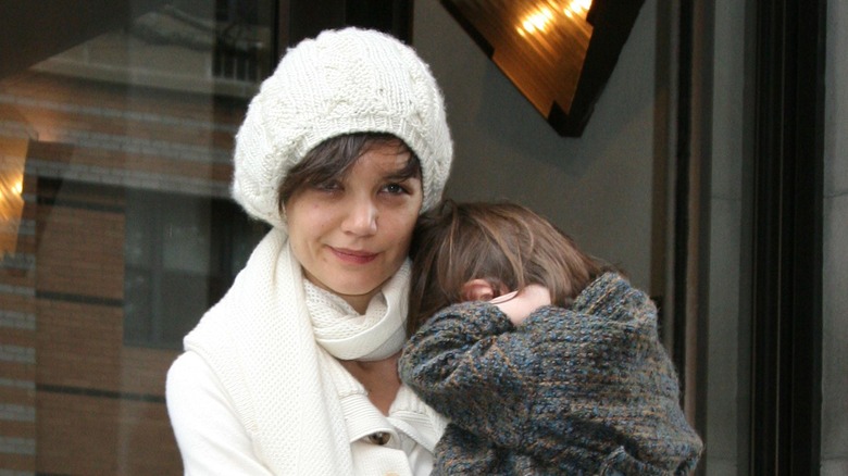 Katie Holmes holding her daughter Suri Cruise