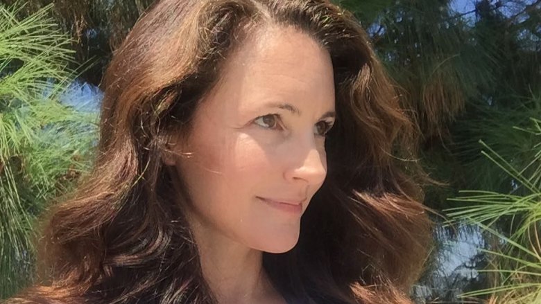 Kristin Davis posing outside