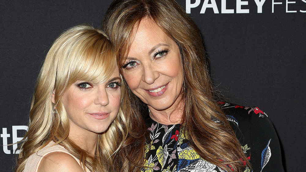 Allison Janney & Anna Faris posing together at an event 