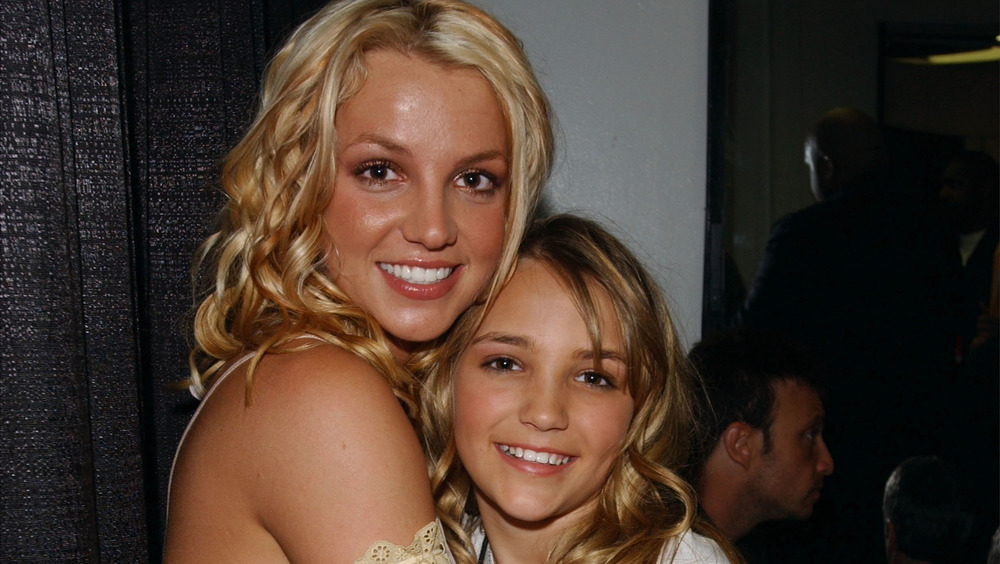 Jamie Lynn and Britney appear at the Nickelodeon Kid's Choice Awards in 2003