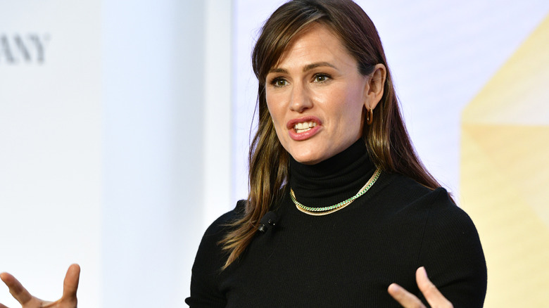 Jennifer Garner talking