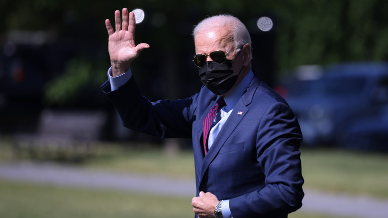 Joe Biden waving to reporters