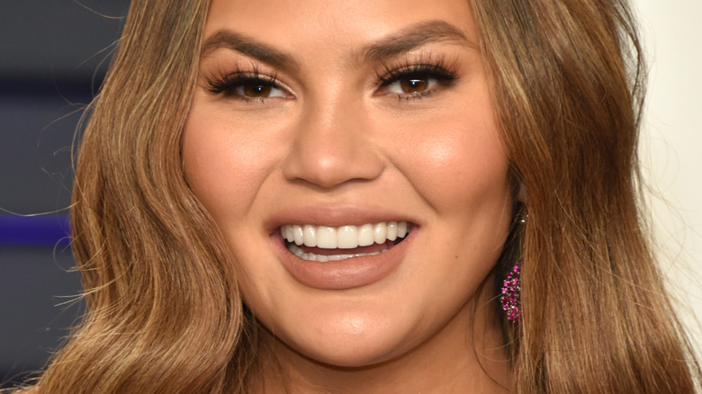 Chrissy Teigen nude lip