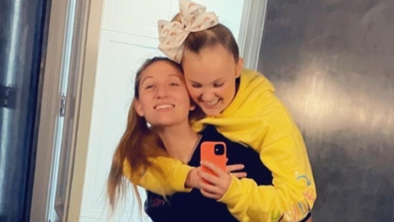 JoJo Siwa and Kylie Prew posing for selfie