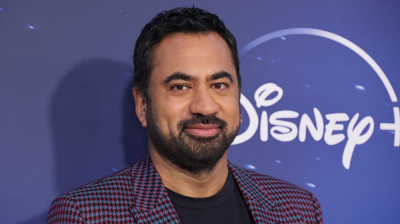 Kal Penn posing