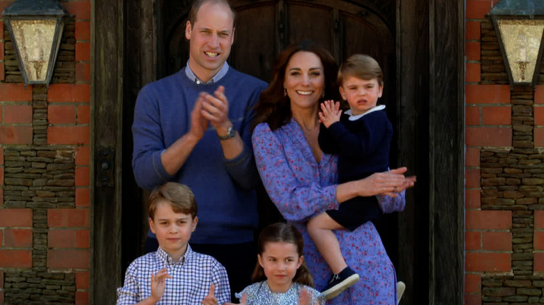 Prince William, Kate Middleton, George, Charlotte, and Louis posing