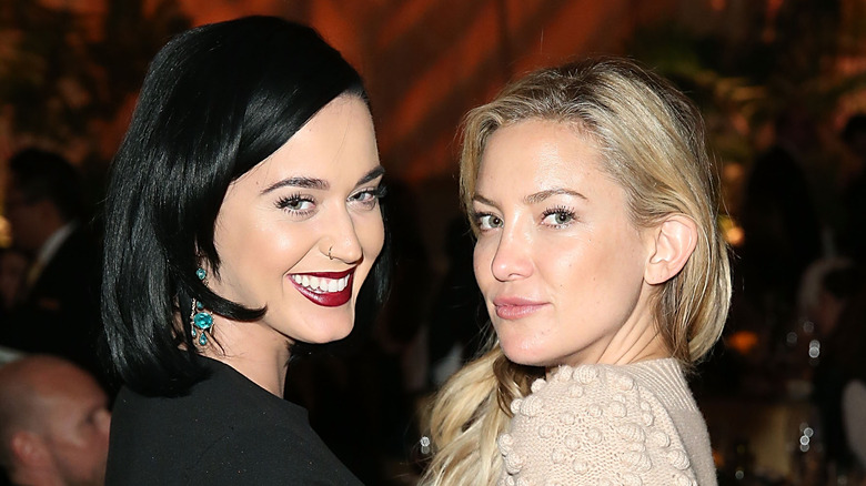 Katy Perry and Kate Hudson posing