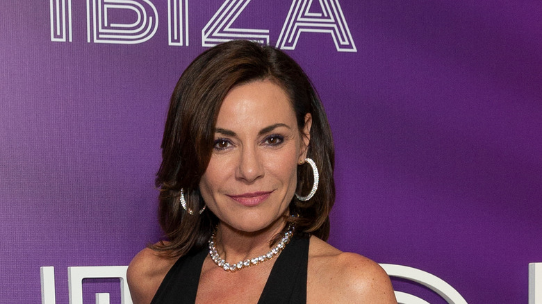 Luann de Lesseps purple backdrop