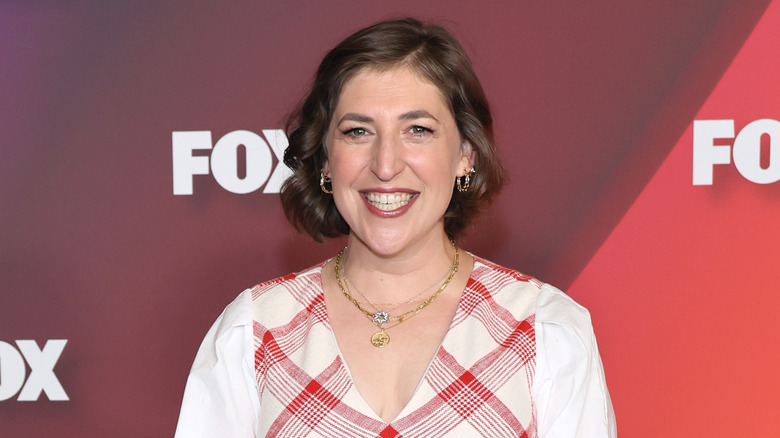 Mayim Bialik Fox posing and smiling