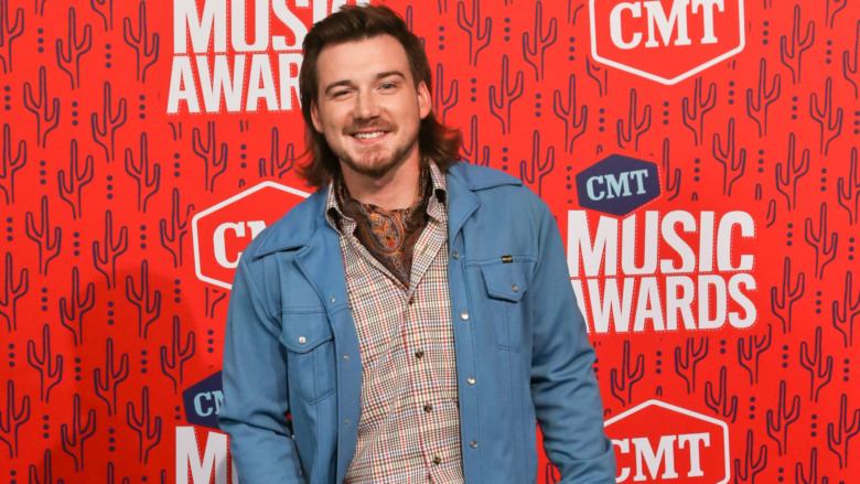 Morgan Wallen, posing