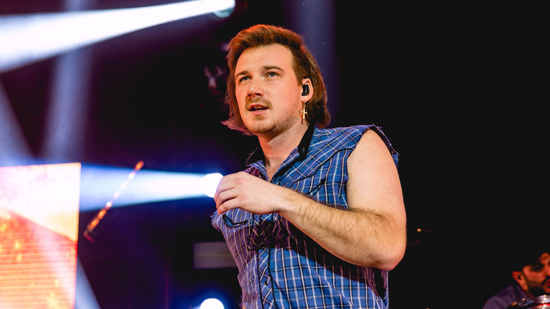 Morgan Wallen performing 