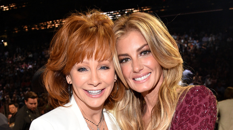 Faith Hill poses for a photo with Reba McEntire