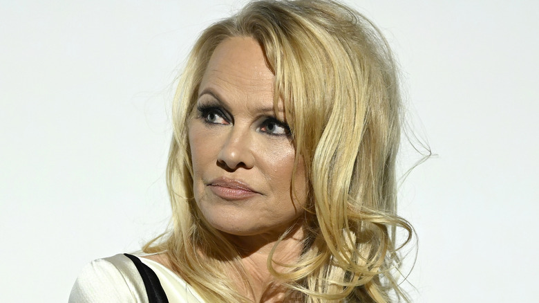 Pamela Anderson looks to the side