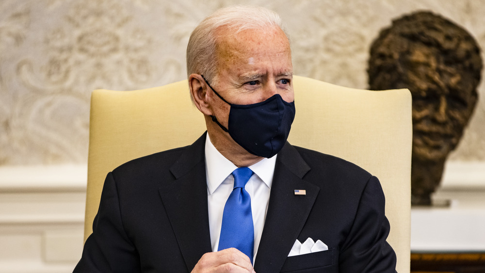 Joe Biden wearing a mask