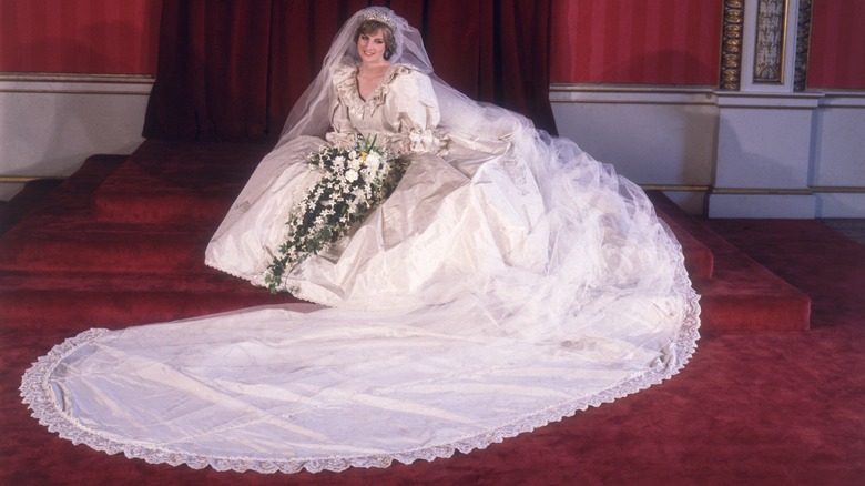 Princess Diana posing in her wedding dress 