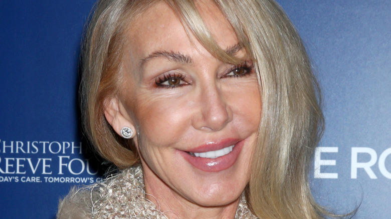 Linda Thompson poses on the red carpet