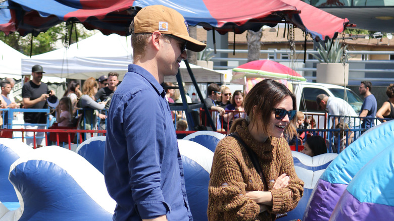 Hayden Christensen in hat and Rachel Bilson smiling