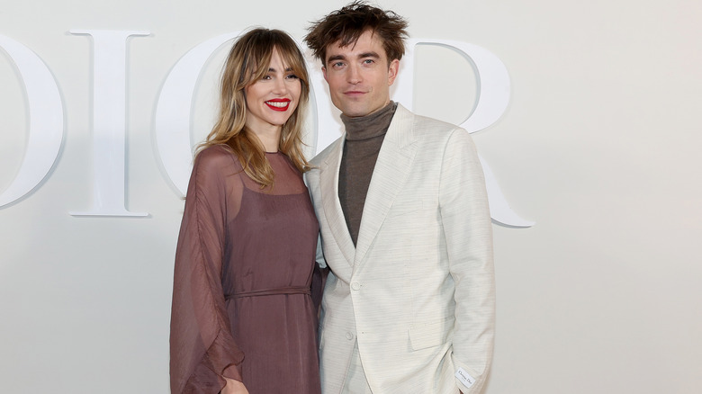 Suki Waterhouse and Robert Pattinson red carpet 