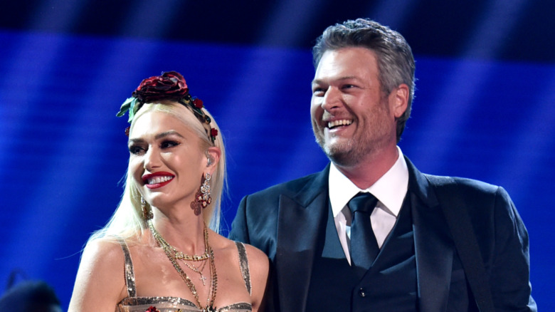 Gwen Stefani and Blake Shelton performing together