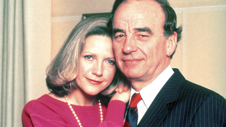 Anna and Rupert Murdoch pose for a portrait in 1989