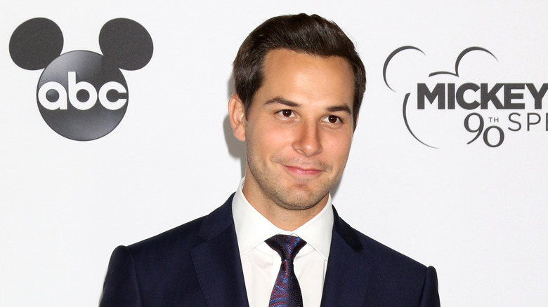 Skylar Astin on the red carpet