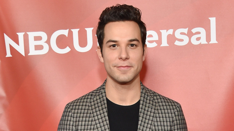 Skylar Astin on the red carpet