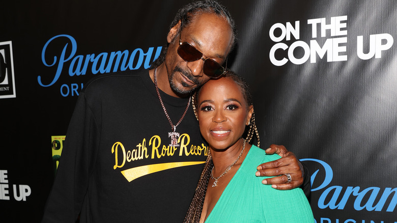 Snoop Dogg hugs Shante Broadus 