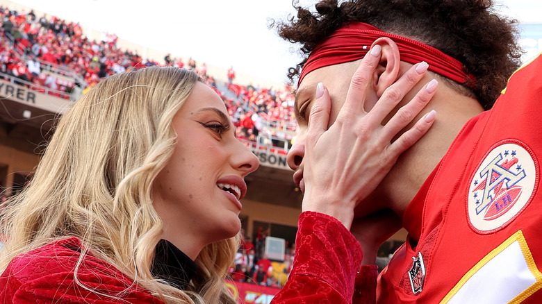 Brittany Mahomes kissing Patrick Mahomes