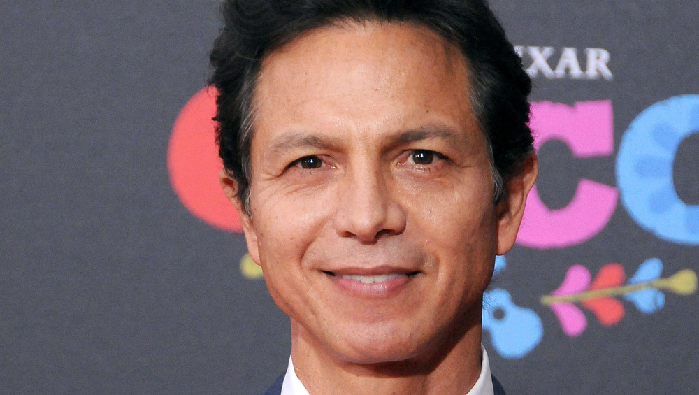 Benjamin Bratt at a premiere