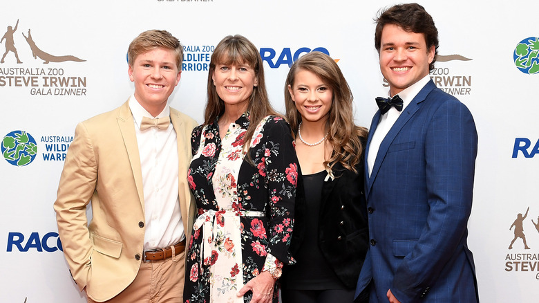 Terri Irwin posing with her kids