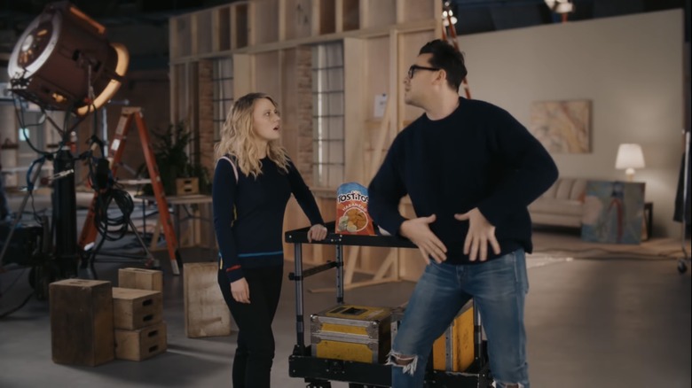 Kate McKinnon and Dan Levy in the Tostitos commercial 