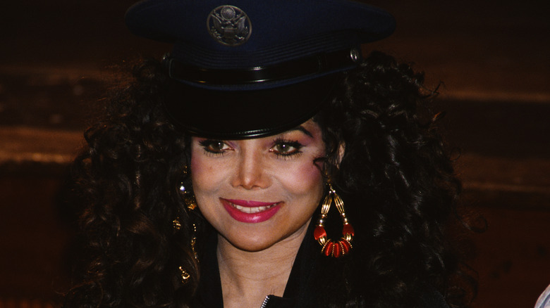 La Toya Jackson smiling in 1990