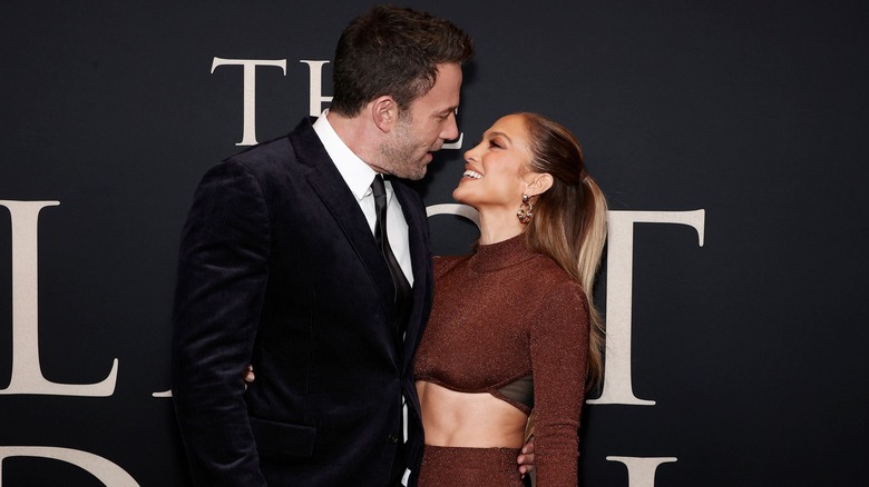 Jennifer Lopez and Ben Affleck red carpet posing