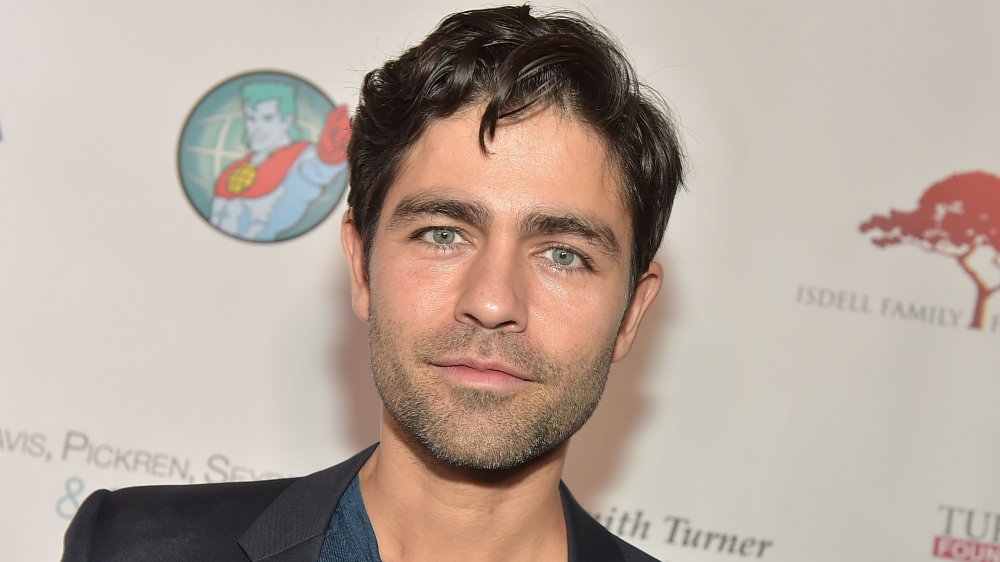 Adrian Grenier looking at the camera on the red carpet