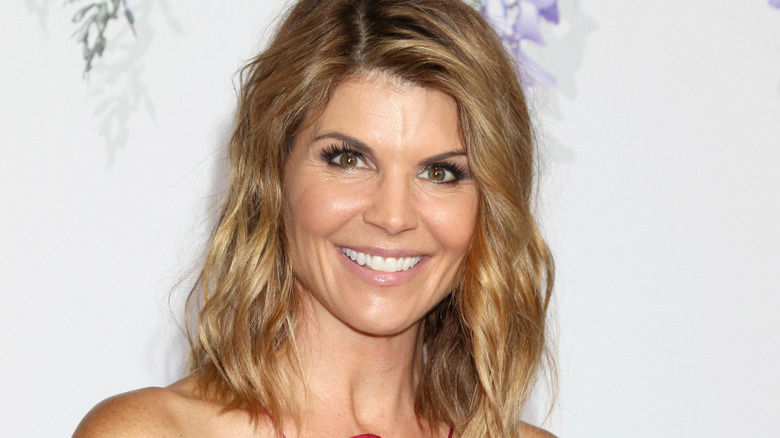 Lori Loughlin pink lipstick. 