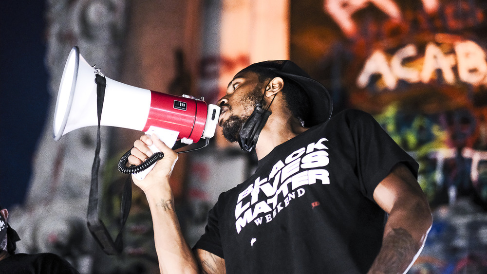 Trey Songz talking to the crowd at a Black Lives Matter protest