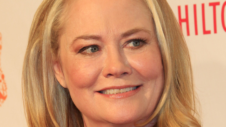 Cybill Shepherd glancing to the side