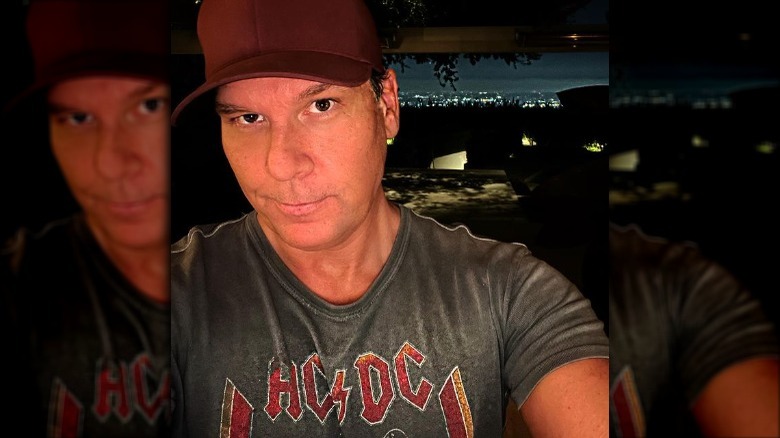 Dane Cook in nighttime selfie