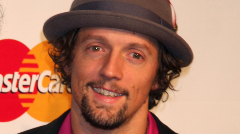 Jason Mraz on the red carpet